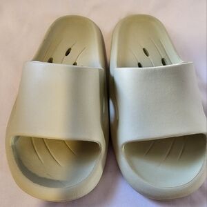 Shower Slides,Women's Size 9 Green non slip Shower Sandals/Slides
